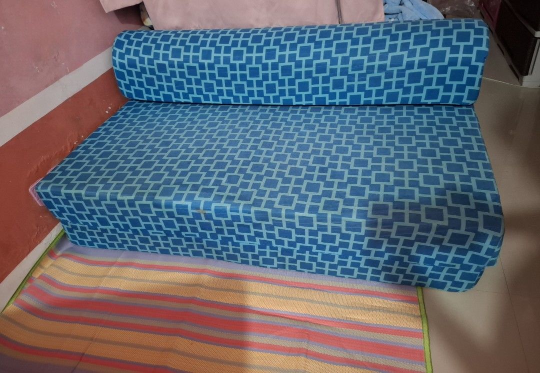 Uratex Blue Geometric Pattern Foldable Sofa Bed (Category: Sofas) located in Siniloan. Submitted by mari_881709 (Listing ID 1464625186, Image 2). Description: - Stylish blue sofa bed with a modern geometric pattern. - Easily converts into a comfortable extra sleeping space. - Ideal for maximizing space in small apartments or guest rooms. - Lightweight and easy to move around your home. - Features a chic pattern in light and dark blue hues..