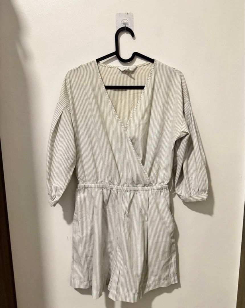 Urban Revivo Romper (Category: Rompers) located in Manila. Submitted by xmagic.shopx (Listing ID 1464674183, Image 1). Description: .