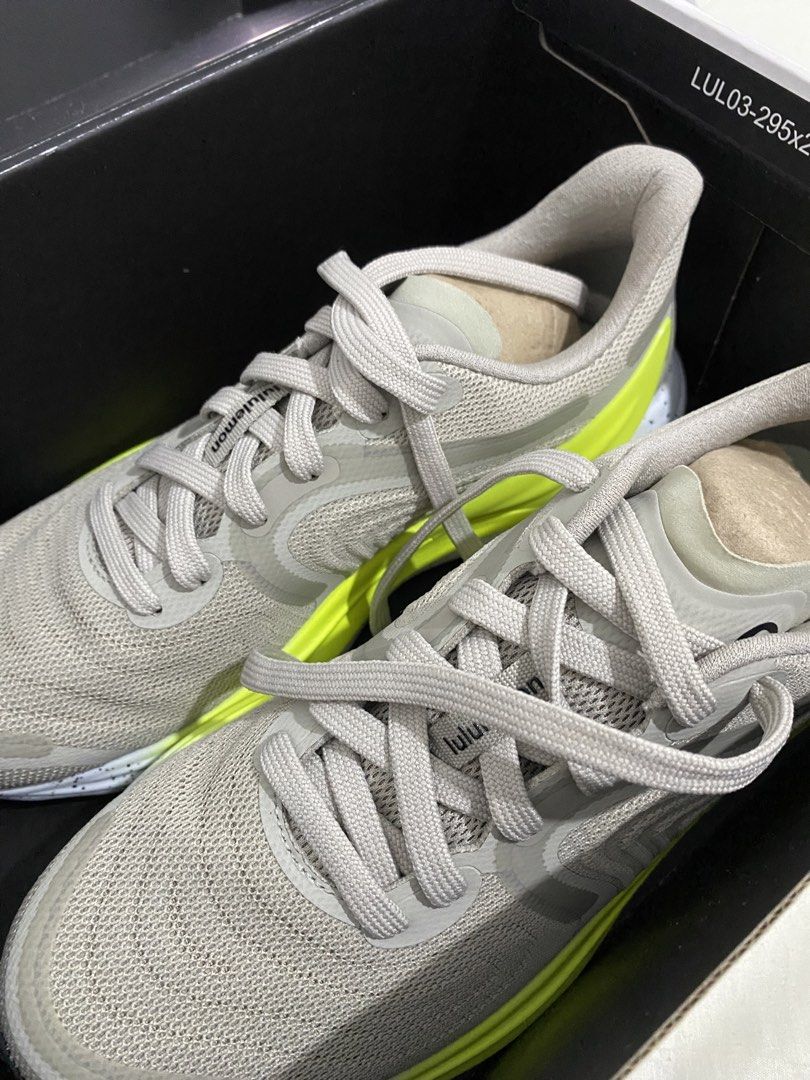 US 8.5 Lululemon Bliss feel Run 2 (Category: Sneakers) located in Manila. Submitted by prelovedbyxie777 (Listing ID 1464685396, Image 1). Description: bought in Canada RFS: break na kami :) unisex style shoes.