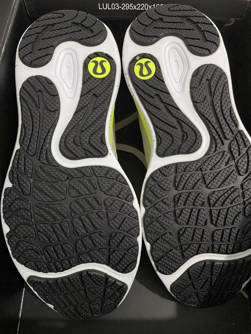 US 8.5 Lululemon Bliss feel Run 2 (Category: Sneakers) located in Manila. Submitted by prelovedbyxie777 (Listing ID 1464685396, Image 3). Description: bought in Canada RFS: break na kami :) unisex style shoes.