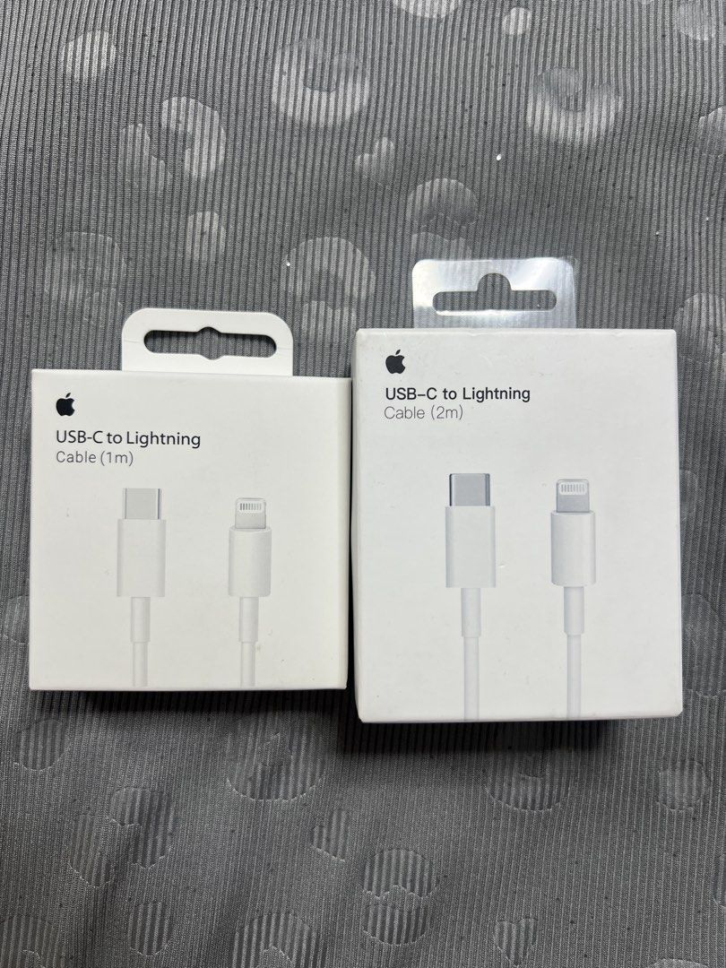 USB C TO LIGHTNING CABLE 1M/2M (Category: Chargers & Cables) located in Manila. Submitted by as_onlineshop11 (Listing ID 1464726682, Image 1). Description: 2M 400.