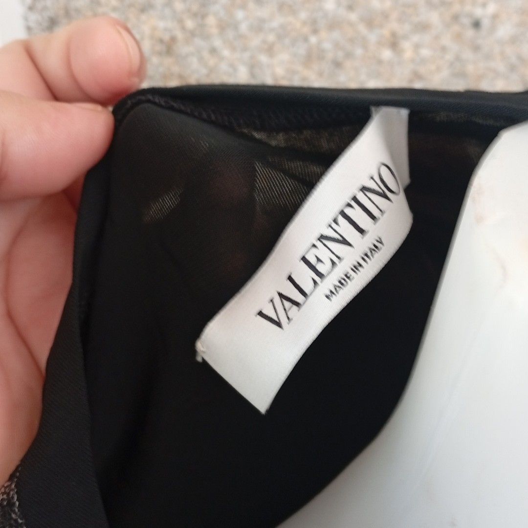 VALENTINO LACED LONG SLEEVE TOP (Category: Longsleeves) located in San Fernando. Submitted by kristhriftshop13 (Listing ID 1464614375, Image 3). Description: .