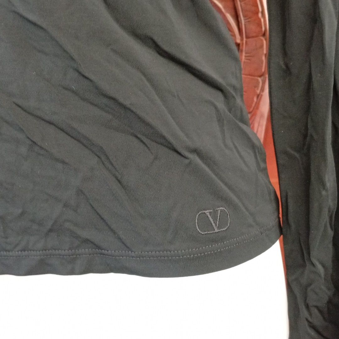 VALENTINO LACED LONG SLEEVE TOP (Category: Longsleeves) located in San Fernando. Submitted by kristhriftshop13 (Listing ID 1464614375, Image 2). Description: .