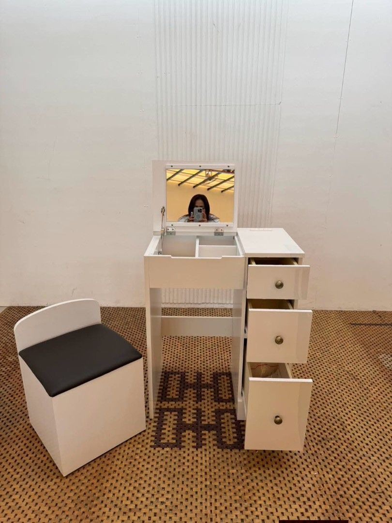 Vanity dresser (Category: Other Home Furniture) located in Meycauayan. Submitted by marygracecasimiro (Listing ID 1464608869, Image 2). Description: Modern White Vanity Dressing Table Set with Mirror & Stool Price: 8,900 L24.5 x W15.5 x H44/31.5 In good condition💚.