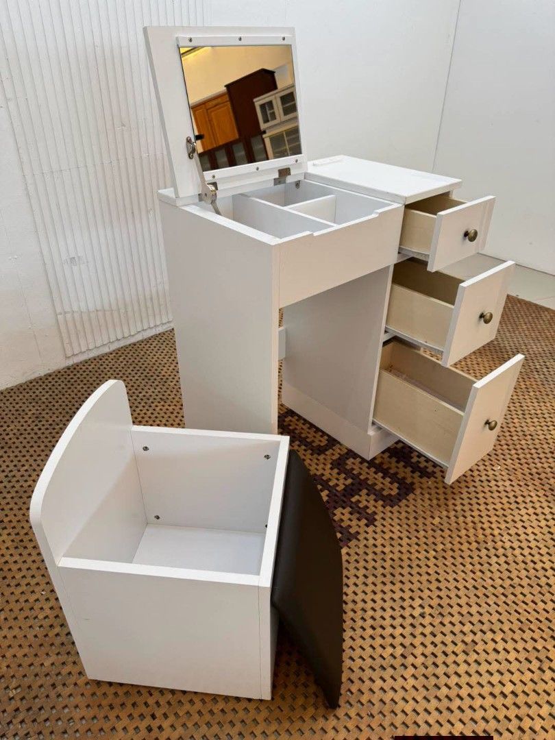 Vanity dresser (Category: Other Home Furniture) located in Meycauayan. Submitted by marygracecasimiro (Listing ID 1464608869, Image 3). Description: Modern White Vanity Dressing Table Set with Mirror & Stool Price: 8,900 L24.5 x W15.5 x H44/31.5 In good condition💚.