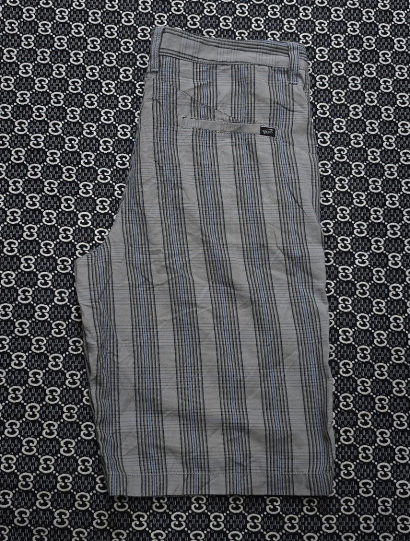 Vans (Category: Shorts) located in Hinigaran. Submitted by thrift_street_6106 (Listing ID 1464654576, Image 3). Description: (Vans) stripe Jorts Size'34'36. Length 25. Exclent cond cond. Non issue. Need wash bfore Used. Dm/pm.