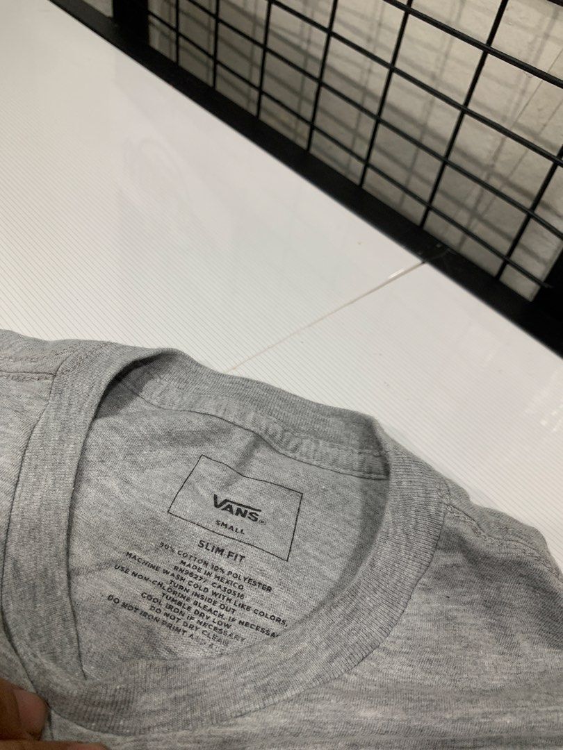 VANS (Category: Tshirts & Polo Shirts) located in Sungai Petani. Submitted by apek_trouble_humble_bundle (Listing ID 1464711990, Image 3). Description: Pit 17.5-18 Lbh 26 100 Cotton 9/10 .