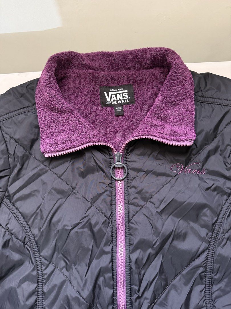 Vans (Category: Coats, Jackets and Outerwear) located in Manila. Submitted by pricendimes_23 (Listing ID 1464716423, Image 3). Description: size: Large on tag (20x24.5) Excellent Condition w/detachable hood.