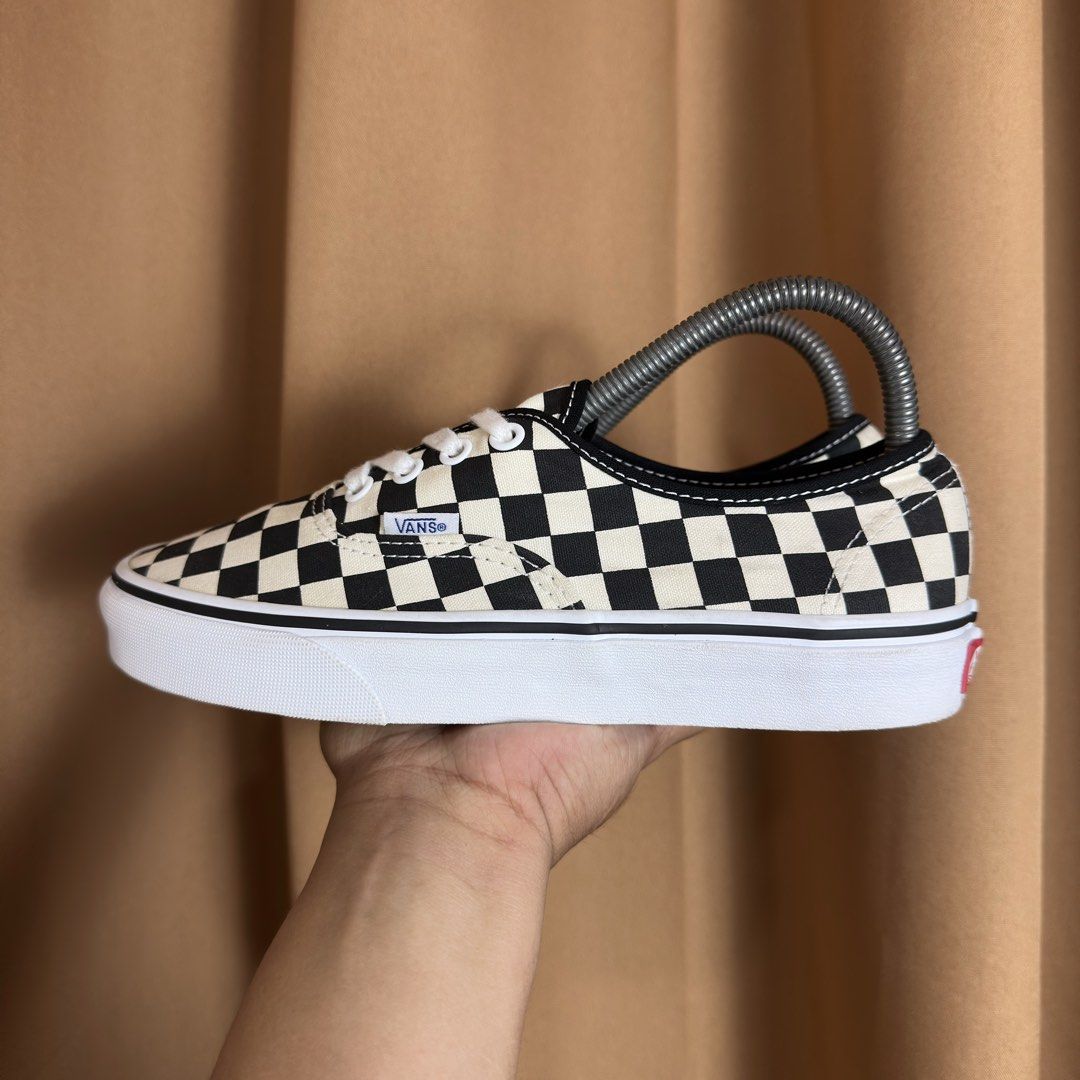 Vans Checkered Board (Category: Sneakers) located in Don Carlos. Submitted by rabearcelj59593 (Listing ID 1464726338, Image 2). Description: .