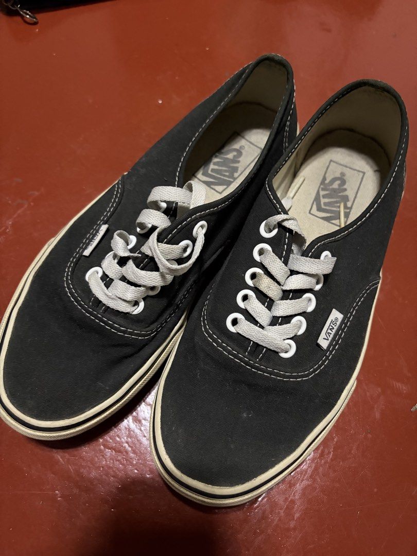 Vans Classic Black Canvas Low-Top Sneakers (Category: Sneakers) located in Manila. Submitted by finderskeepersmnl_092026 (Listing ID 1464712815, Image 1). Description: - Brand: Vans - Style: Low-top canvas sneakers - Color: Black with white laces and contrast stitching - Soles: Classic waffle rubber outsoles with good remaining tread depth - Condition: Normal wear visible on midsoles and laces from everyday use - Ideal for: Simple, versatile dail
