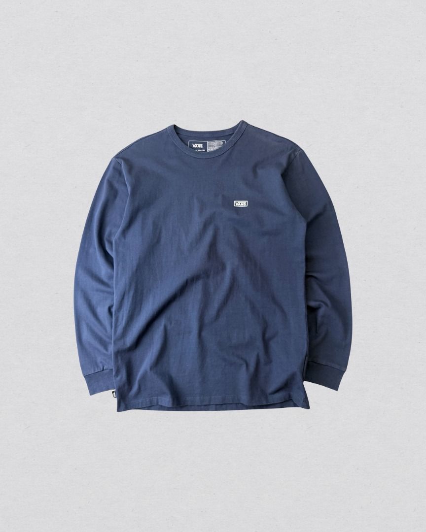 Vans Off the Wall longsleeve (Category: Tshirts & Polo Shirts ) located in Cabanatuan. Submitted by argarments.ph (Listing ID 1464631973, Image 2). Description: Tagged: Medium on tag Width 20.5" | Length 29.5" | Sleeves 25.5" Condition: Great condition Issue(s): -.