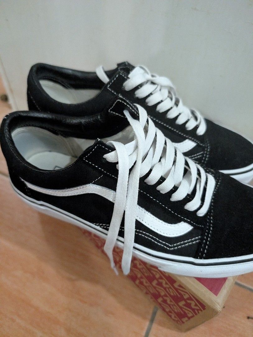 Vans Old Skool Black White Suede Canvas Sneakers (Category: Sneakers) located in Pasig City. Submitted by dolcevita11 (Listing ID 1464570355, Image 2). Description: - Classic Vans Old Skool sneakers - Black suede and canvas upper - Iconic white side stripe - White laces and sole - Perfect for everyday wear -Size US 8.5 -Original .