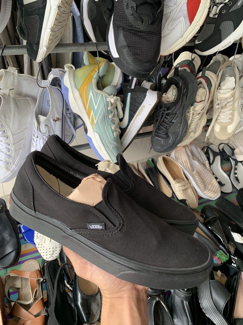 Vans slip on (Category: Sneakers) located in Andop. Submitted by oalyc (Listing ID 1464586257, Image 2). Description: Size 9.5.