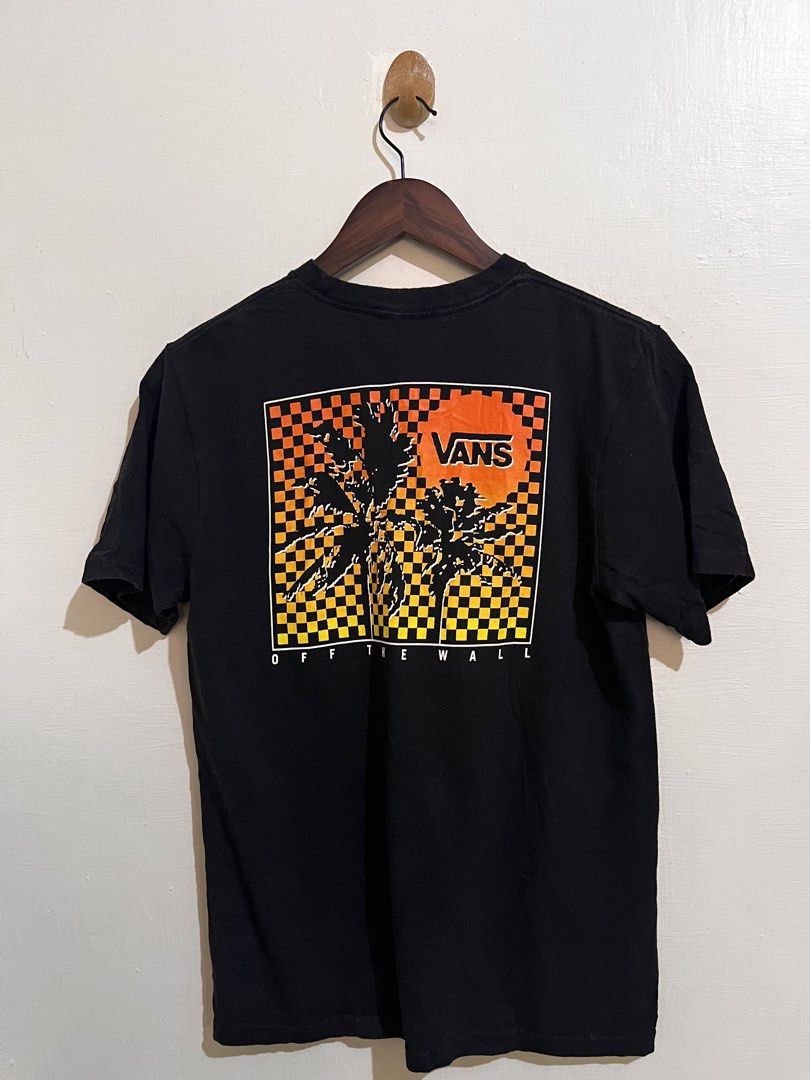 VANS WITH BACKHIT (Category: Activewear) located in Sagay. Submitted by jan_arvene (Listing ID 1464670625, Image 3). Description: 📌 Vans 25” length 18” width Size small Good condition and color rate Minimal cracks Mine : 350 Plus sf Pm.