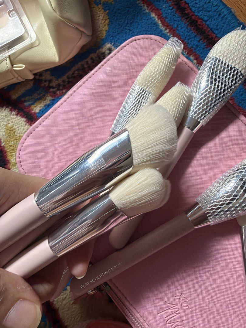Vice Co Pink Brushes (Category: Makeup) located in Valenzuela. Submitted by angelbyblood (Listing ID 1464580407, Image 3). Description: Brandnew 12 pcs Vice Co Pink Brushes. Unused. Hard to find as some of the brushes are already out of stock/phased out. Valenzuela, Coloong. Meetup (nearby places only), J&T & Lalamove or your preferred courier. Pass to lowballer. RFS: di ko kaya madumihan yung white bristles 🥹.
