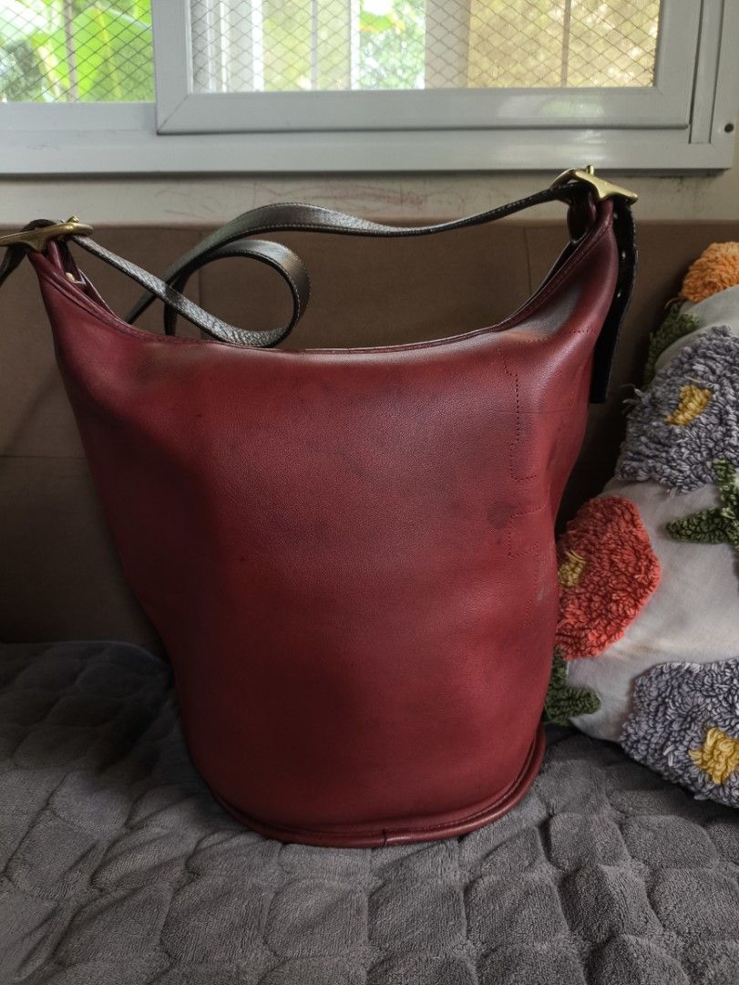 VINTAGE COACH XL DUFFLE 9085 Project Bag, replacement strap (Category: Shoulder Bags) located in San Jose. Submitted by nnayramsfinds (Listing ID 1464583015, Image 2). Description: -No hang tag -Made 1995, USA -Project bag, I removed a few patches, see stitch marks. -I got this with a missing strap, the replacement is a Legacy Soho strap -SF is 150.