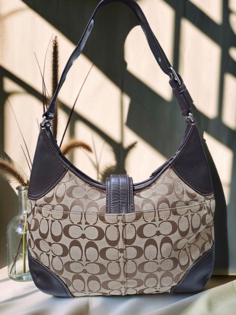 VINTAGE COACH Y2K HAMPTON SHOULDER BAG (Category: Shoulder Bags) located in Las Pinas. Submitted by annachiaonair2037 (Listing ID 1464575692, Image 3). Description: VINTAGE COACH Y2K HAMPTON HOBO BAG FROM JAPAN F12640 YKK ZIP WITH CARD H 10.5" L 12.5" W 3" Disclaimer: I am not affiliated with, associated with, or authorized by any of the brands featured posted. Any mention of brand names, trademarks, or logos is solely for identification and refe