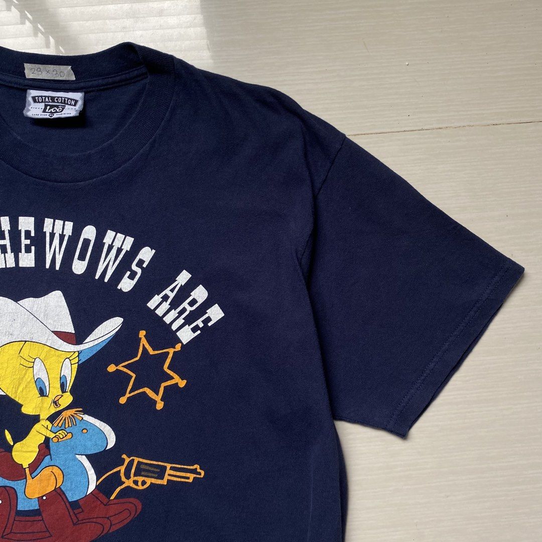 VINTAGE LOONEY TOONS DATED 1993 (Category: Tshirts & Polo Shirts ) located in Cebu City. Submitted by kklez (Listing ID 1464623359, Image 2). Description: - MONEY DIMES 23 x 30 - Issue: Pinholes - 9.7/10 COLOR RATE.