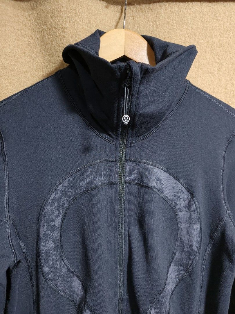 vintage Lululemon In Stride Jacket,Lenght 28.5", Width 20" (Category: Coats, Jackets and Outerwear) located in Camalaniugan. Submitted by thrifter10 (Listing ID 1464693459, Image 3). Description: .
