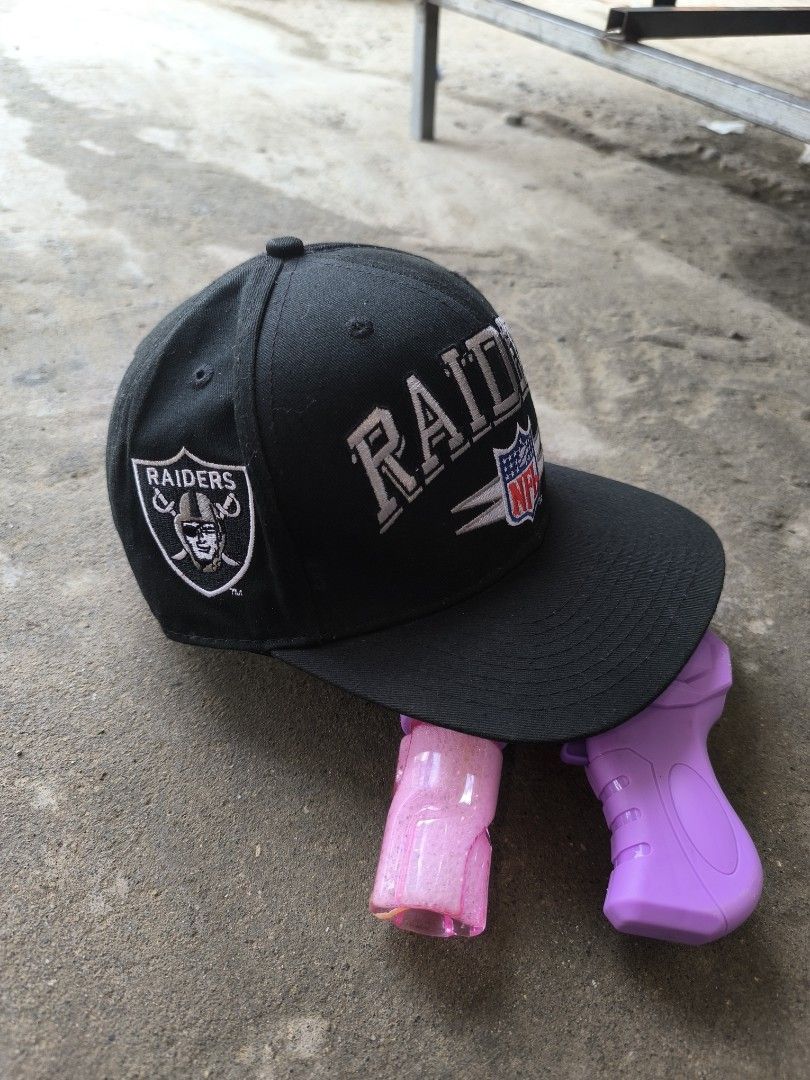 Vintage NFL RAIDERS HAT (Category: Activewear) located in Davao. Submitted by gabriieeel (Listing ID 1464590456, Image 1). Description: like new featuring embroidered silver logo good as new vc on blue app for safe transaction.