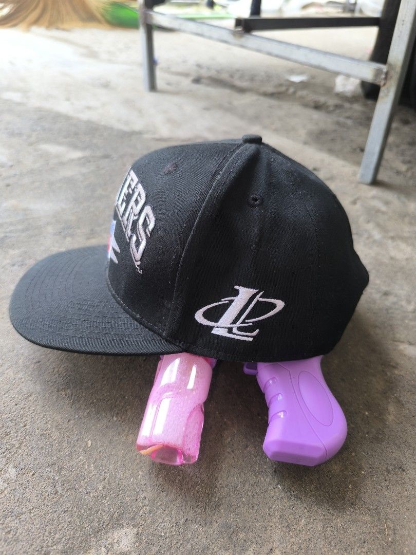 Vintage NFL RAIDERS HAT (Category: Activewear) located in Davao. Submitted by gabriieeel (Listing ID 1464590456, Image 3). Description: like new featuring embroidered silver logo good as new vc on blue app for safe transaction.