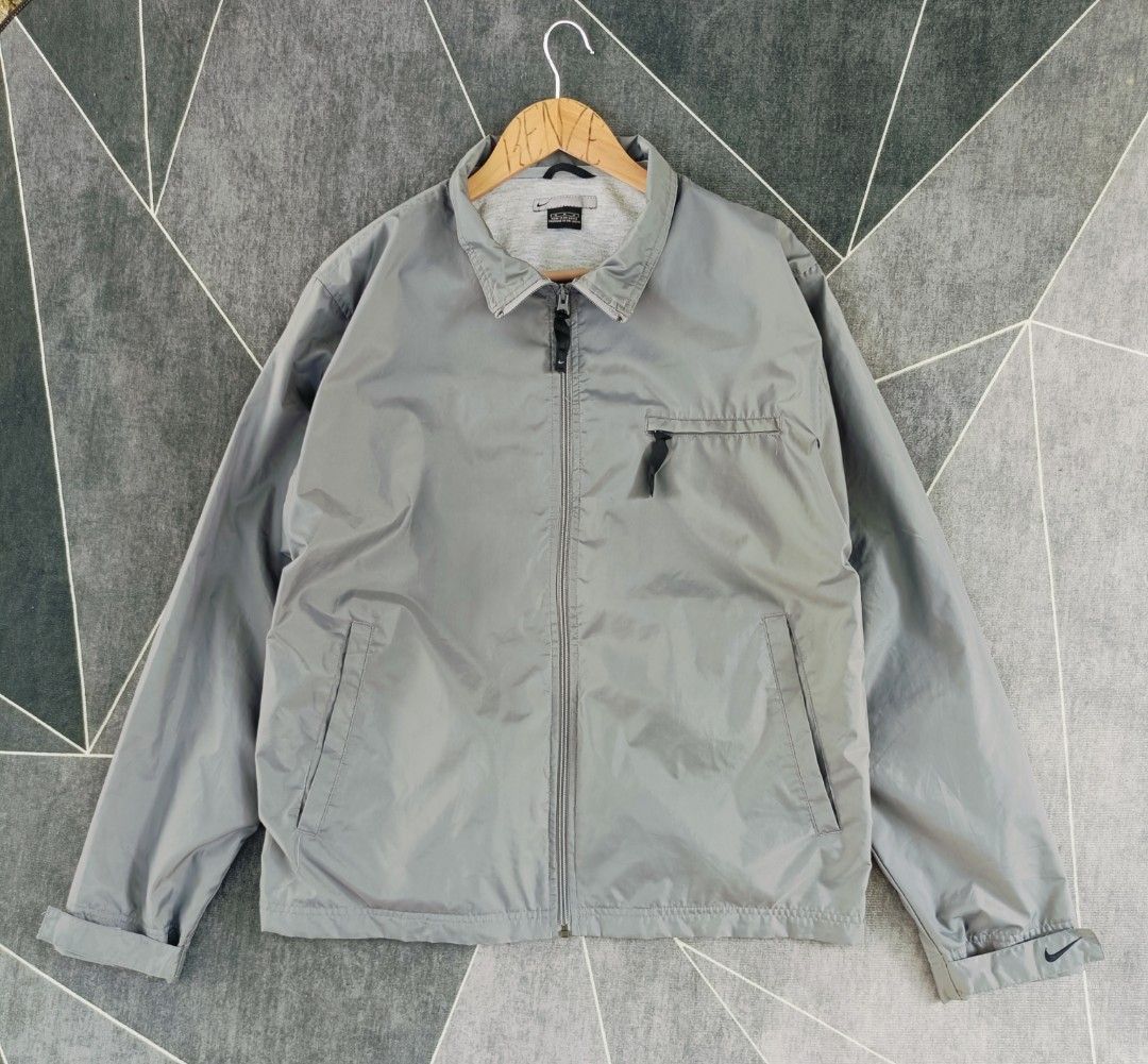 Vintage Nike Jacket (Authentic) (Category: Coats, Jackets and Outerwear) located in Cebu City. Submitted by renzecamingay (Listing ID 1464581926, Image 1). Description: Vintage Nike Jacket Good as New Medium on Tag Width 24 Length 27 2k Plus ship Only Thank you and GOD bless ☺️.