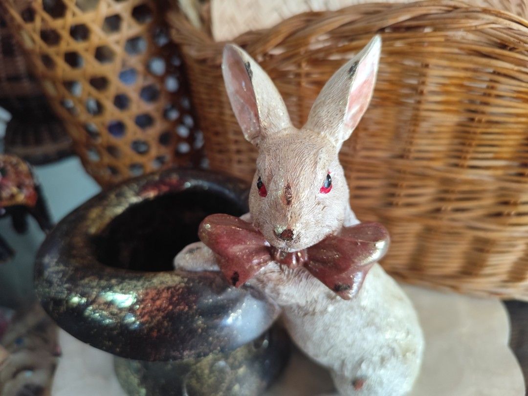 Vintage Rabbit Vase (Category: Other Home Decor) located in Dipolog. Submitted by thriftteata (Listing ID 1464571890, Image 2). Description: no chips.
