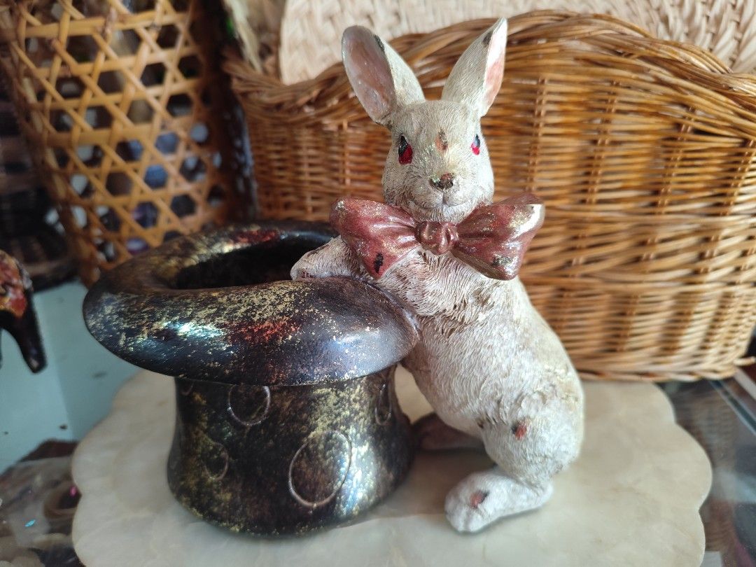 Vintage Rabbit Vase (Category: Other Home Decor) located in Dipolog. Submitted by thriftteata (Listing ID 1464571890, Image 1). Description: no chips.