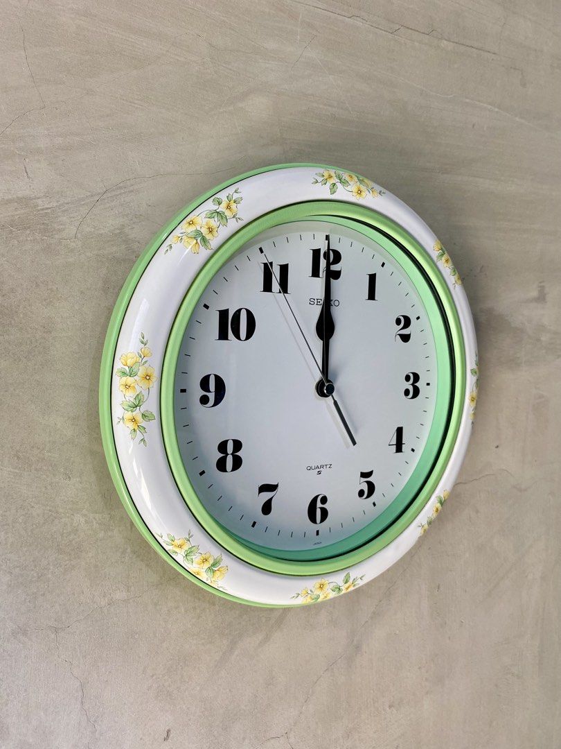 Vintage Seiko Quartz Wall Clock Model KS519M (Category: Clocks) located in Echague. Submitted by hissoraph (Listing ID 1464615196, Image 3). Description: Vintage Seiko Quartz Wall Clock Model KS519M - Made in Japan (Working, Like new condition) Key Characteristics & Features Design & Aesthetics: It features a distinctive retro design with a white outer border adorned with a yellow floral pattern. The inner bezel is finished in a vibrant pastel mi