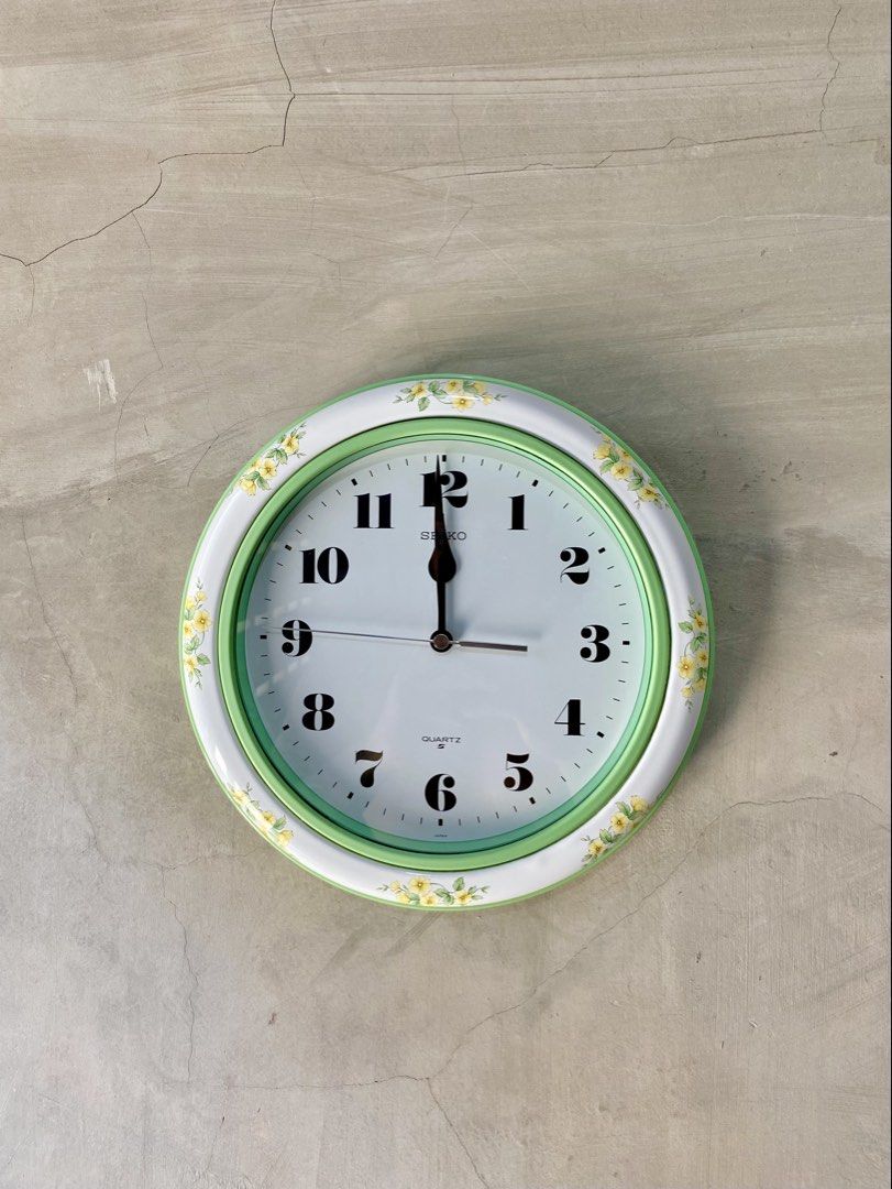 Vintage Seiko Quartz Wall Clock Model KS519M (Category: Clocks) located in Echague. Submitted by hissoraph (Listing ID 1464615196, Image 1). Description: Vintage Seiko Quartz Wall Clock Model KS519M - Made in Japan (Working, Like new condition) Key Characteristics & Features Design & Aesthetics: It features a distinctive retro design with a white outer border adorned with a yellow floral pattern. The inner bezel is finished in a vibrant pastel mi