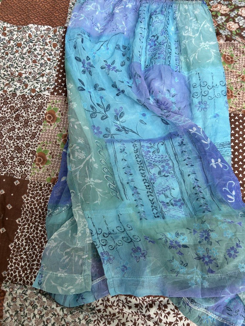 vintage style patchwork slit midi skirt (Category: Skirts) located in Butuan. Submitted by kittyfinds444 (Listing ID 1464704078, Image 3). Description: • size: xs to medium • bought from japan arrivals. • lowballers will be ignored. not selling it for lower price. willing to keep! •please check the photos before claiming. do not offer if unsure & still canvasing. we don’t accept unsure offers unless it’s paid to avoid conflicts. .