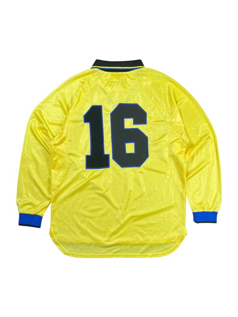 Vintage Umbro Jersey (Category: Tshirts & Polo Shirts ) located in Bacolod City. Submitted by gabinuks2039771 (Listing ID 1464670740, Image 2). Description: 21x27-29back Dm if interested .