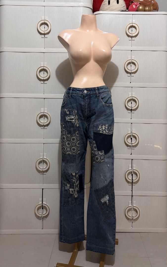 Vintage Y2k Patchwork Wide leg Denim Jeans (Category: Jeans) located in Baguio. Submitted by denisavich0612 (Listing ID 1464610523, Image 2). Description: - Patchwork Denim jeans - wide leg - straight cut jeans - Premium hardwares - ykk zipper - premium thick denimjeans L=38.5 W=28.5-30.5.