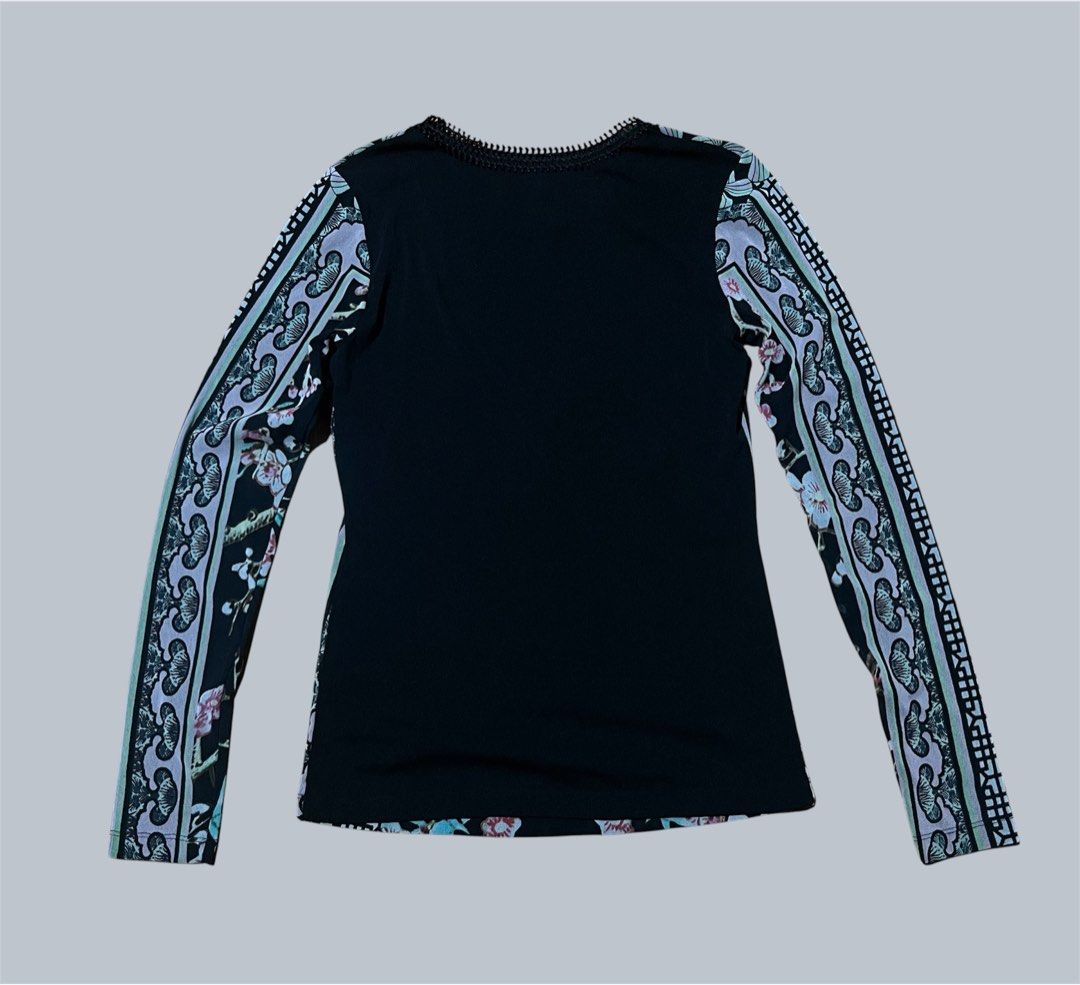 Vivienne Tam (Category: Longsleeves) located in Cebu City. Submitted by ubec_ph (Listing ID 1464635428, Image 2). Description: Vivienne Tam Issue cut main tag Excellent condition Asking price: 1,500.