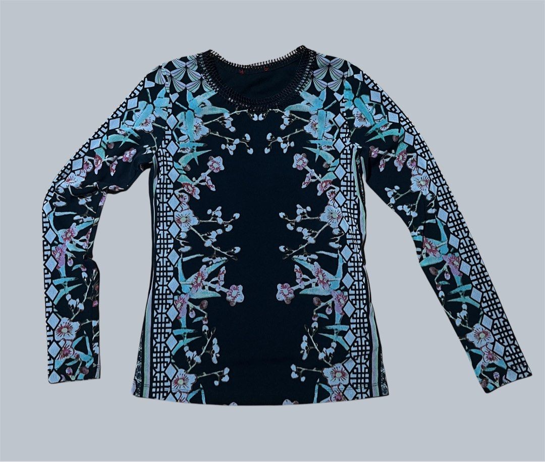 Vivienne Tam (Category: Longsleeves) located in Cebu City. Submitted by ubec_ph (Listing ID 1464635428, Image 1). Description: Vivienne Tam Issue cut main tag Excellent condition Asking price: 1,500.