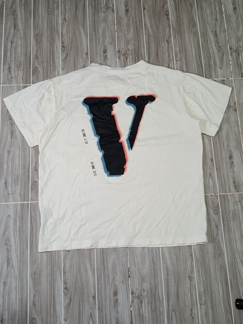 VLONE TSHIRT (freeshipping) (Category: Tshirts & Polo Shirts ) located in Quezon City. Submitted by gyl-stop (Listing ID 1464700804, Image 2). Description: free shipping 22 x 24.5 excellent condi cr: 9.8/10 issue: cut neck tag.