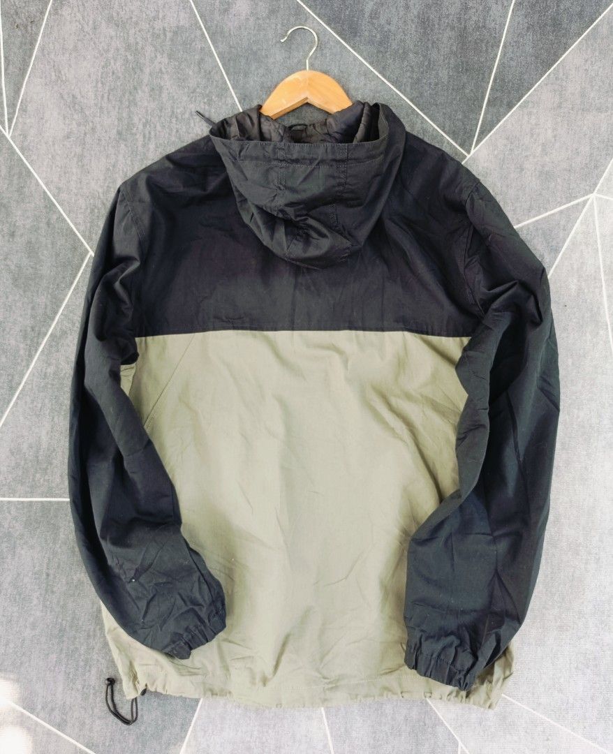 Volcom Anorak Jacket (Authentic) (Category: Coats, Jackets and Outerwear) located in Cebu City. Submitted by renzecamingay (Listing ID 1464582758, Image 2). Description: Volcom Anorak Excellent Condition XL on Tag Width 24.5 Length 29.5 1250 Plus ship Only Thank you and GOD bless ☺️.
