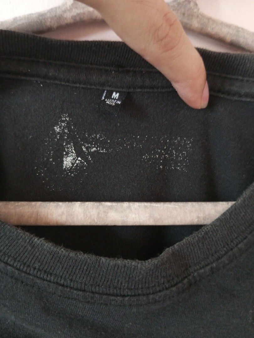 Volcom black graphic t-shirt size M (Category: Tshirts & Polo Shirts ) located in Victorias. Submitted by tobylacua26871 (Listing ID 1464701977, Image 2). Description: - Brand: Volcom - Color: Black - Size: Medium (M) - Material: Cotton - Design: Large white square and circle graphic on front, smaller matching logo on lower back hem - Condition: Normal signs of wear.