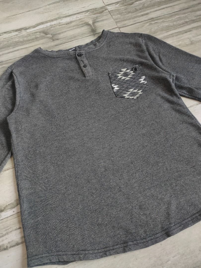 Volcom Grey Long Sleeve Henley Shirt - Small (Category: Tshirts & Polo Shirts ) located in Caloocan City. Submitted by jericoespi (Listing ID 1464588133, Image 3). Description: Size in inches: 19 width 25.5 length No alterations Loc: Dasma Cavite MOP: Gcash.