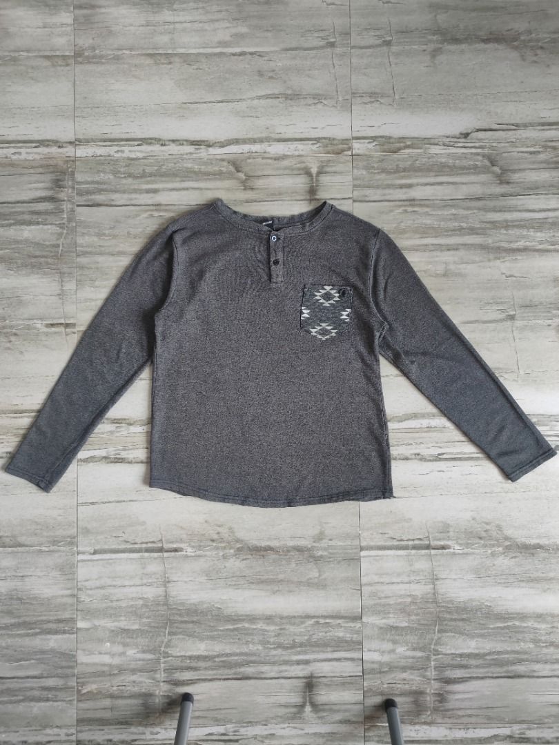 Volcom Grey Long Sleeve Henley Shirt - Small (Category: Tshirts & Polo Shirts ) located in Caloocan City. Submitted by jericoespi (Listing ID 1464588133, Image 1). Description: Size in inches: 19 width 25.5 length No alterations Loc: Dasma Cavite MOP: Gcash.