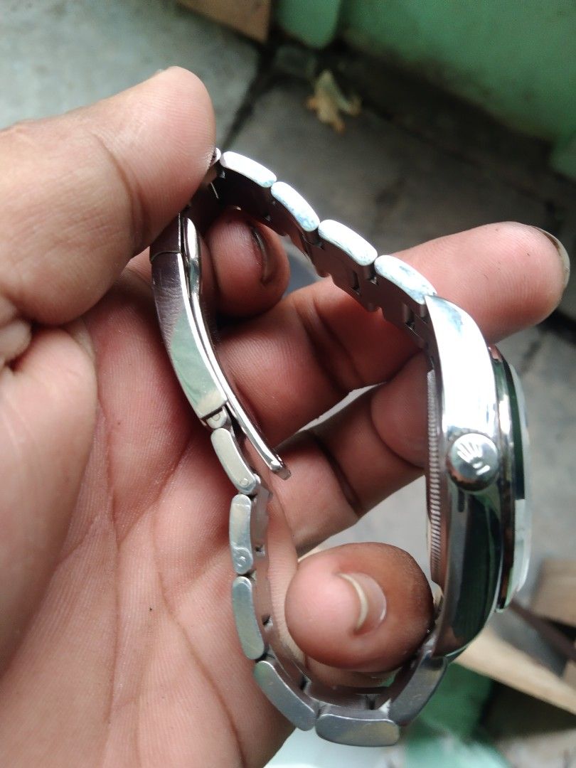 Watch Rolex clone only (Category: Looking For) located in Caloocan City. Submitted by noeld316982578 (Listing ID 1464638579, Image 3). Description: pm sa my gusto Taguig location clone only makinis pa.
