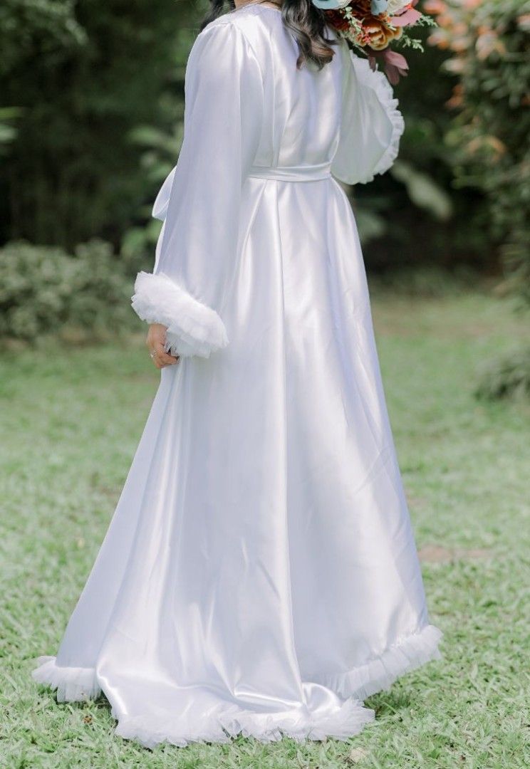 Wedding gown (Category: Evening dresses & gowns) located in Las Pinas. Submitted by meannjt (Listing ID 1464639010, Image 3). Description: selling this detailed wedding gown pinatahi and bought for 27,000 selling for 15,000 only includes an inner petty coat, veil, bride robe like new isang beses lang ginamit RFS: no storage.