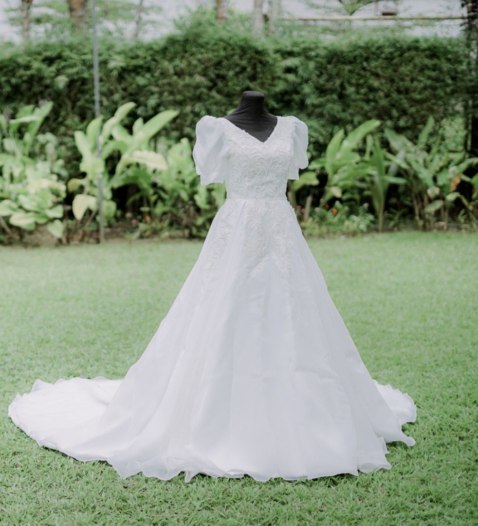Wedding gown (Category: Evening dresses & gowns) located in Las Pinas. Submitted by meannjt (Listing ID 1464639010, Image 1). Description: selling this detailed wedding gown pinatahi and bought for 27,000 selling for 15,000 only includes an inner petty coat, veil, bride robe like new isang beses lang ginamit RFS: no storage.