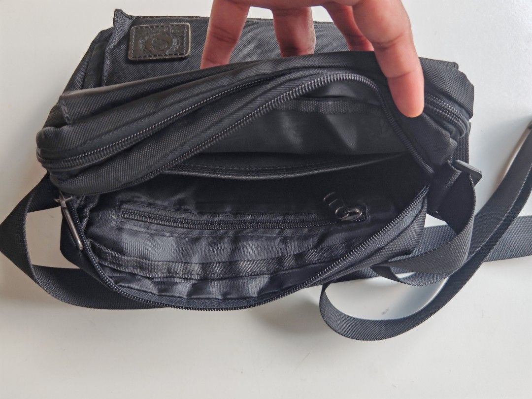 Welis Multi Pocket Sling Bag (Category: Sling Bags) located in Cavite. Submitted by zekesfinds (Listing ID 1464613273, Image 2). Description: .