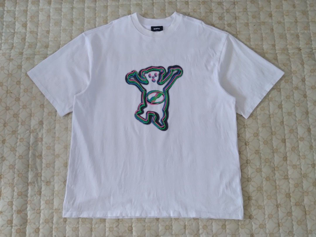 Welldone Mirror White T-shirt XL (Category: Tshirts & Polo Shirts ) located in Zamboanga. Submitted by zhumhazhav (Listing ID 1464671277, Image 1). Description: Tag size medium Oversized Width 23 Length 28.5 White color way Heavyweight cloth Condition excellent Color rate 9.7/10 Check all photos for details 750+shipping fee.