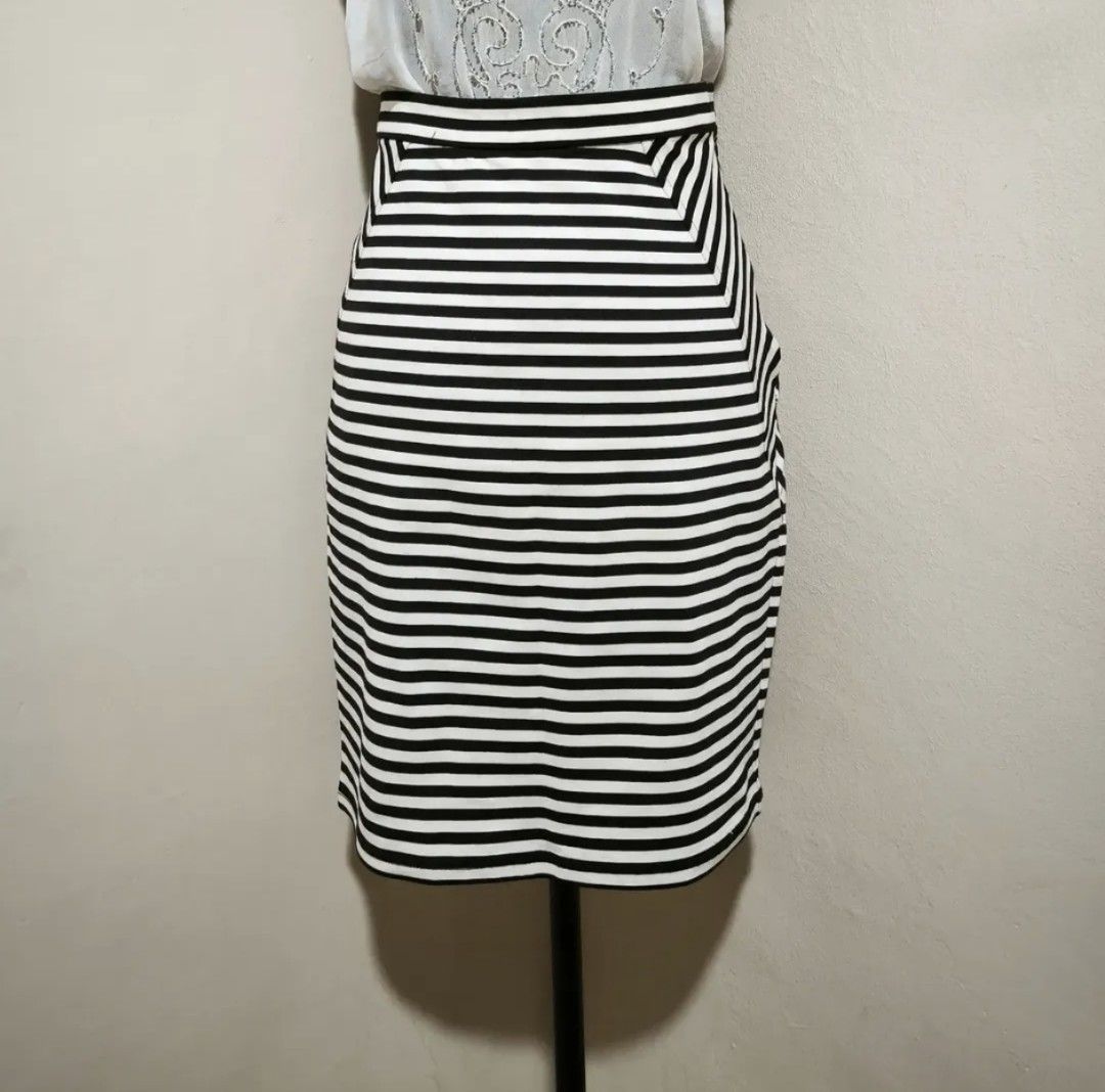 White and black striped skirt (Category: Skirts) located in Manila. Submitted by wearforce (Listing ID 1464594321, Image 2). Description: White and black striped skirt can fit M-L good condition no issues color rate 9/10 150 + sf.