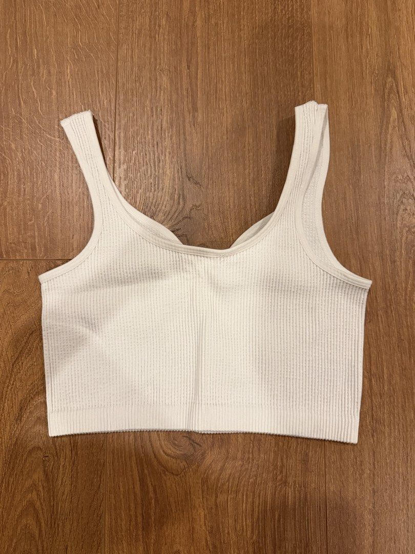 White bando (Category: Shirts) located in Paranaque City. Submitted by bbyooodaa (Listing ID 1464639829, Image 2). Description: Kinda like a bralette! Super cute and comfortable to style! .