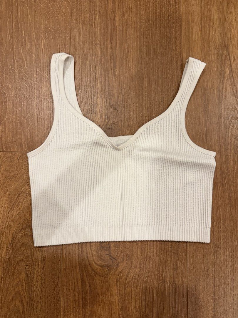 White bando (Category: Shirts) located in Paranaque City. Submitted by bbyooodaa (Listing ID 1464639829, Image 1). Description: Kinda like a bralette! Super cute and comfortable to style! .