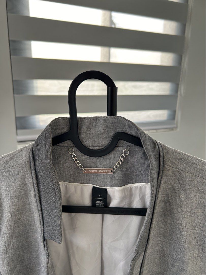 White Black Brand Grey Blazer (S) (Category: Coats, Jackets and Outerwear) located in Dasmarinas. Submitted by sfclosetcleanup (Listing ID 1464652187, Image 2). Description: .