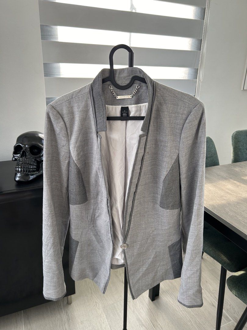 White Black Brand Grey Blazer (S) (Category: Coats, Jackets and Outerwear) located in Dasmarinas. Submitted by sfclosetcleanup (Listing ID 1464652187, Image 3). Description: .